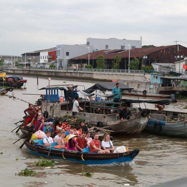 DU LỊCH CẦN THƠ TỰ TÚC HAY THEO TOUR? LỰA CHỌN NÀO SẼ PHÙ HỢP VỚI BẠN [2025]